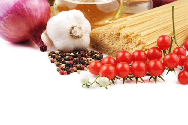 Zestaw świeżych składników na stole